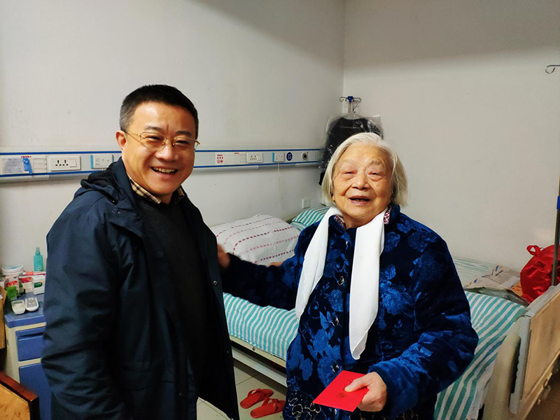 歲寒送溫暖  真情暖人心 ——糧油集團(tuán)開展2020年春節(jié)走訪慰問活動(dòng)