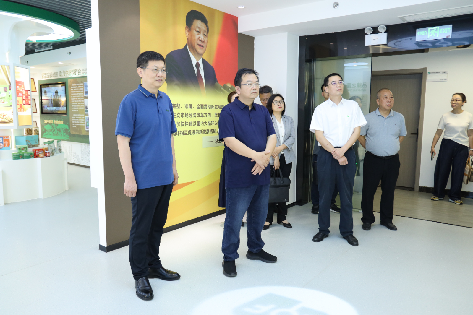 湖南省國資委黨委委員、副主任馮傳良一行調研湖南農(nóng)業(yè)集團